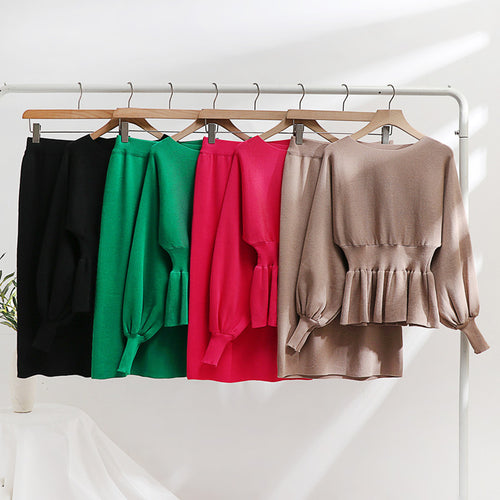 Fashionable women's knitted loungewear set with ruched top and midi skirt Amarae