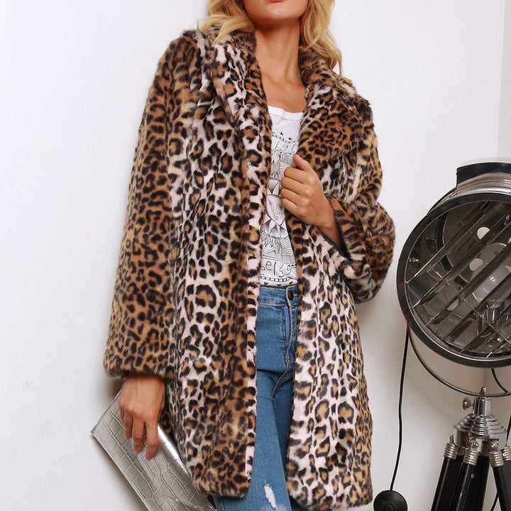Ladies' faux fur coat with modern cut and large collar Lune London