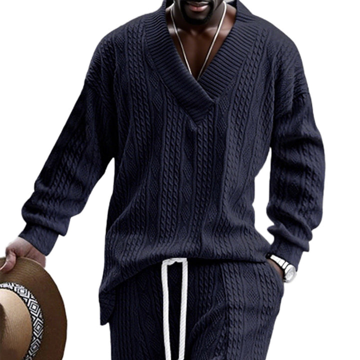Knit sweater for men with a modern V-neck and a casual chic design