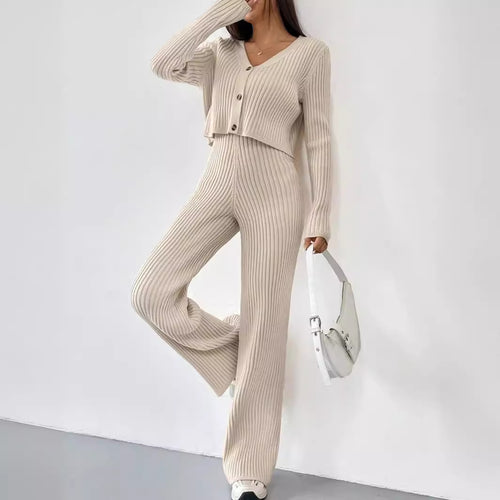 Knitted set for women with V-neck and wide legs Amarae
