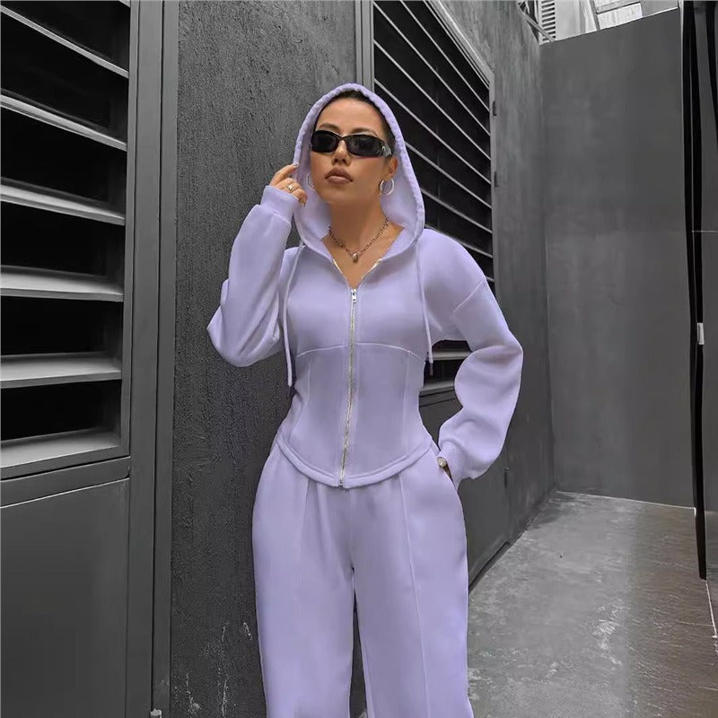 Ensemble hoodie ajusté pour dames avec des détails subtils de fermeture éclair Chic & Stil