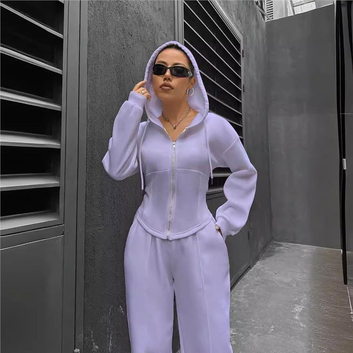 Ensemble hoodie ajusté pour dames avec des détails subtils de fermeture éclair Chic & Stil