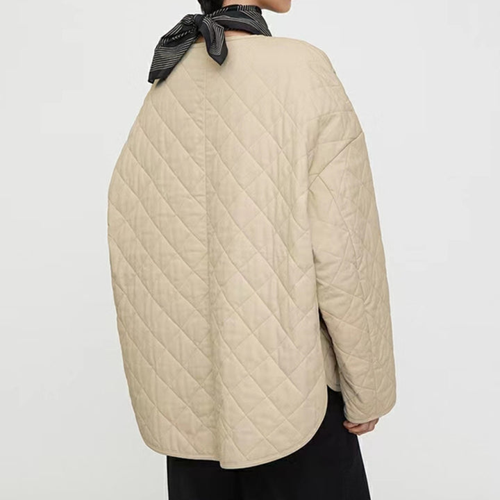Quilted transitional jacket for women with practical pockets and round collar Lune London