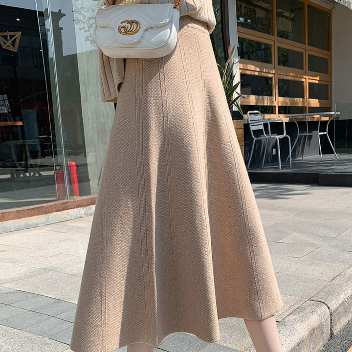 Long knit skirt for ladies, flared with a fine texture Lune London