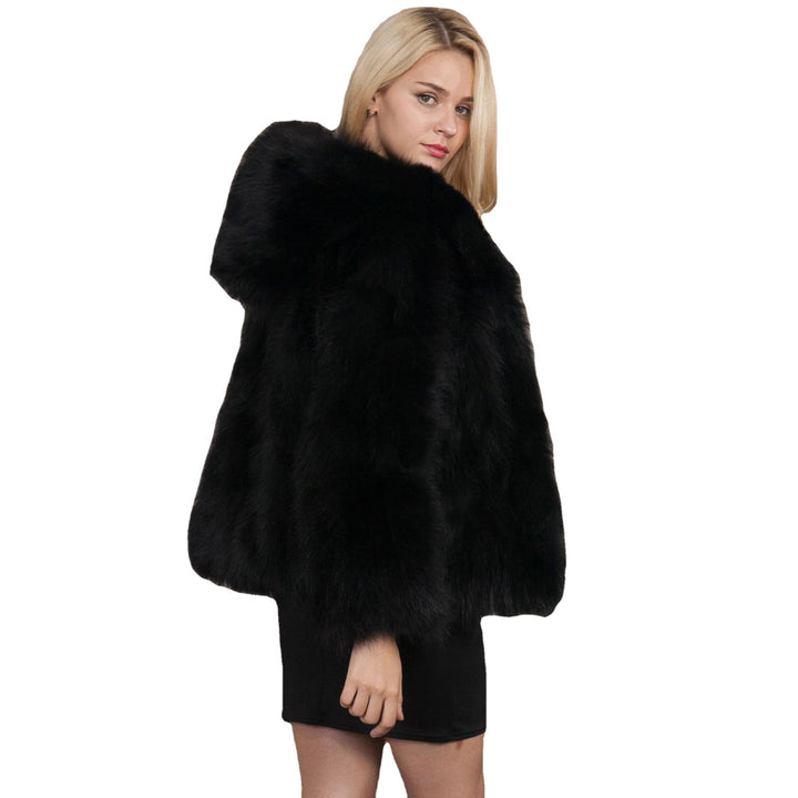 Ladies elegant, cozy fur coat Amarae