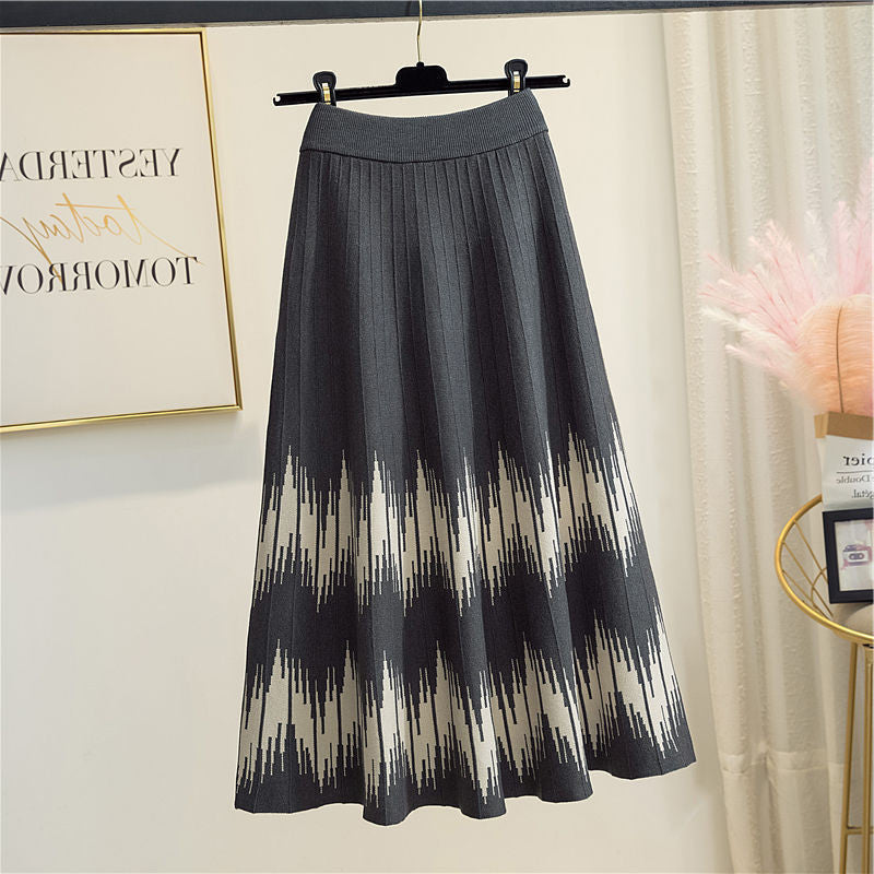 Maxi skirt for women with an elegant wavy pattern and a fine rib structure Lune London
