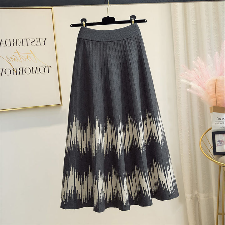 Maxi skirt for women with an elegant wavy pattern and a fine rib structure Lune London