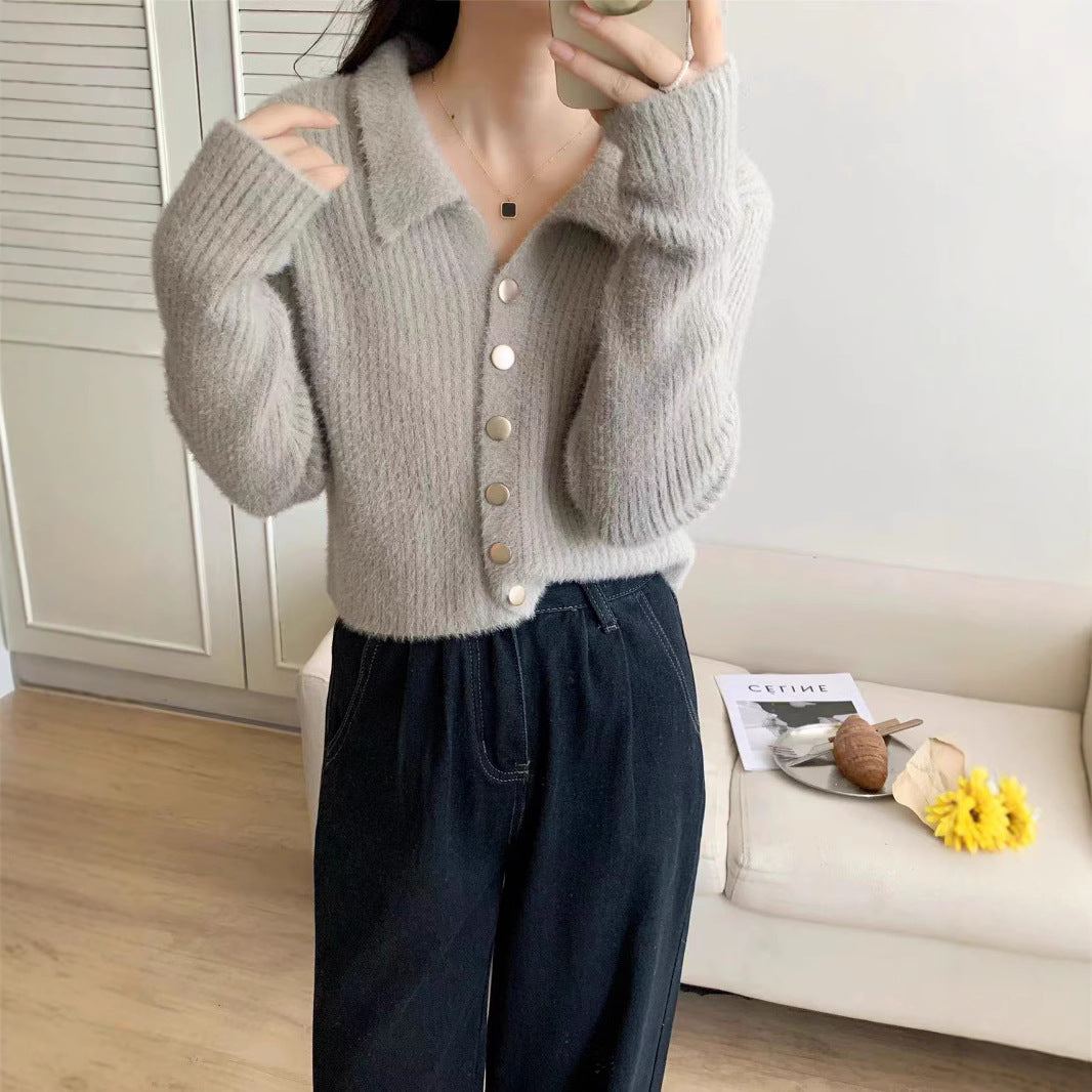 Cardigan pour femmes avec design à boutons et matériau doux Chic & Stil