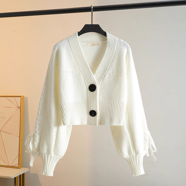 Cardigan court à la mode pour femmes avec des détails de boutons élégants et une texture côtelée unique Chic & Stil