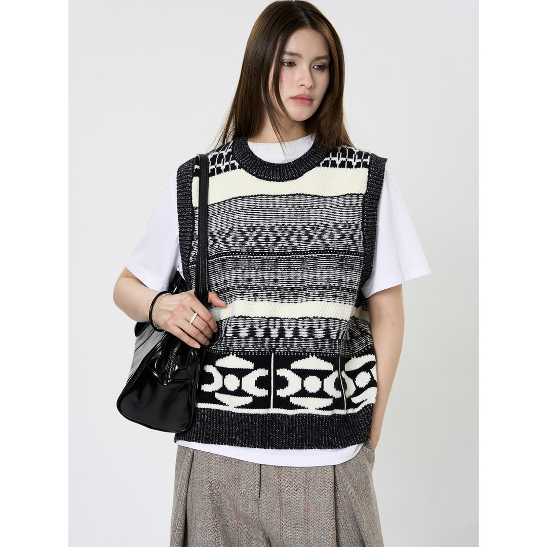 Women Jacquard knit vest with round neck and boxy silhouette Amarae