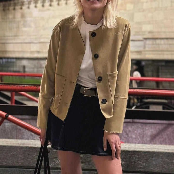 Trendy short jacket for women with practical pockets and button closure Lune London