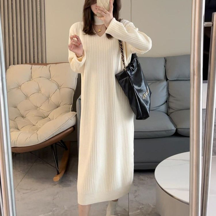 Robe en maille pour femmes avec décolleté en V profond et design en côtes texturées Chic & Stil