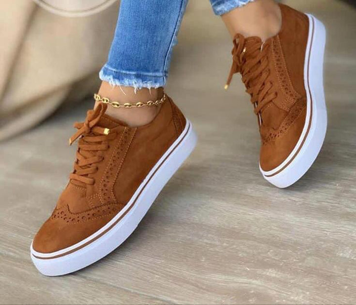 Women’s sneakers with a trendy textile upper and a cushioning sole Lune London