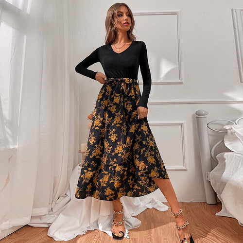 Robe maxi pour femme avec décolleté en V profond et jupe fleurie Chic & Stil