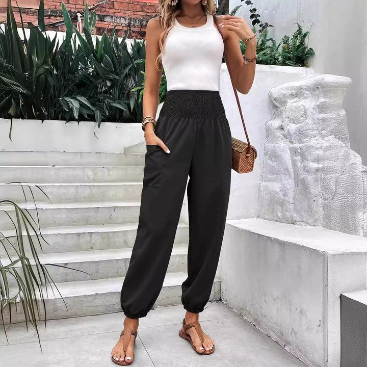High-waisted leisure trousers for women with elastic waist and practical side pockets Lune London