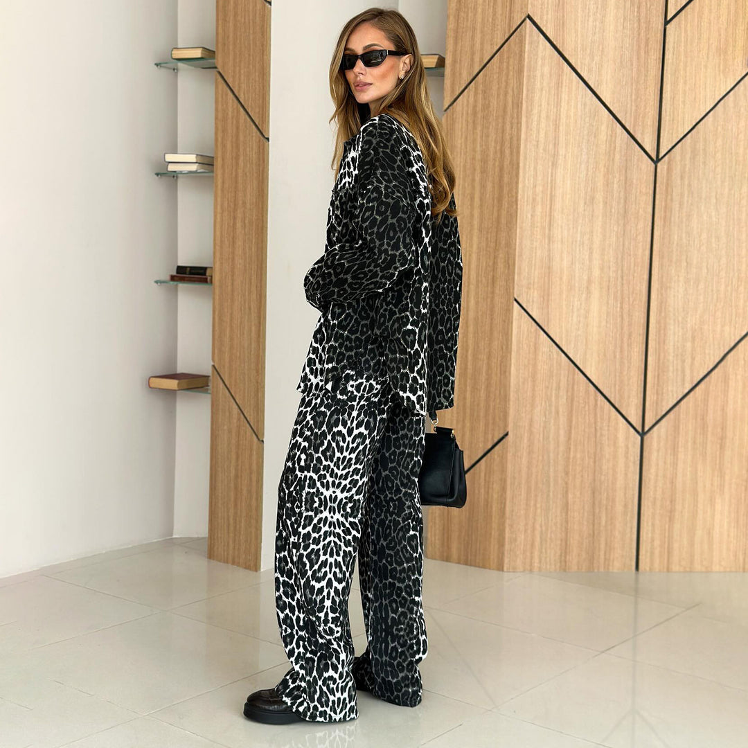 Chic and stylish women's urban leisure set with trendy leopard pattern