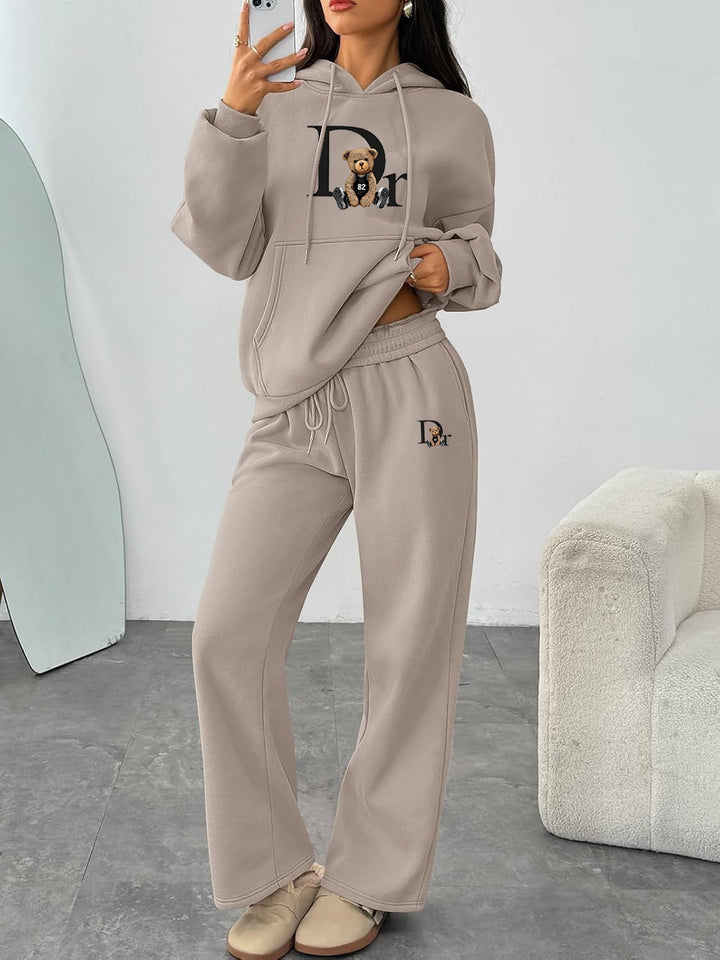 Women's casual hoodie suit with a charming bear motif and comfortable fit Chic & Stil