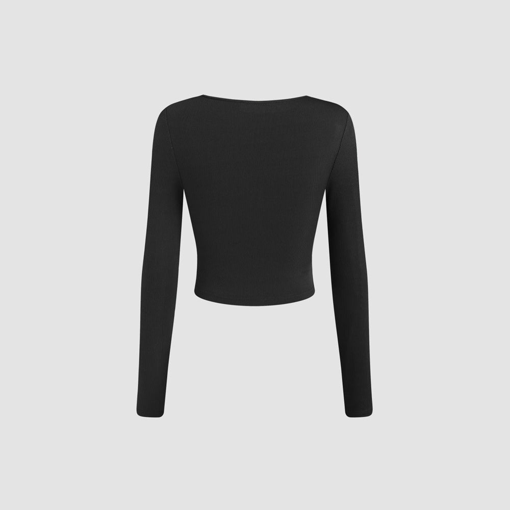 Chemise pour femmes à manches longues courte avec un design drapé sophistiqué et un col rond de mode Chic & Stil