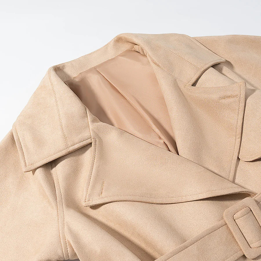 Trendy cropped jacket for women with a wide lapel and a fitted belt Lune London
