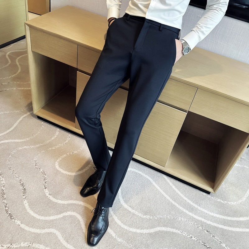 Elegant suit trousers for men in lightweight stretch material with side pockets Lune London