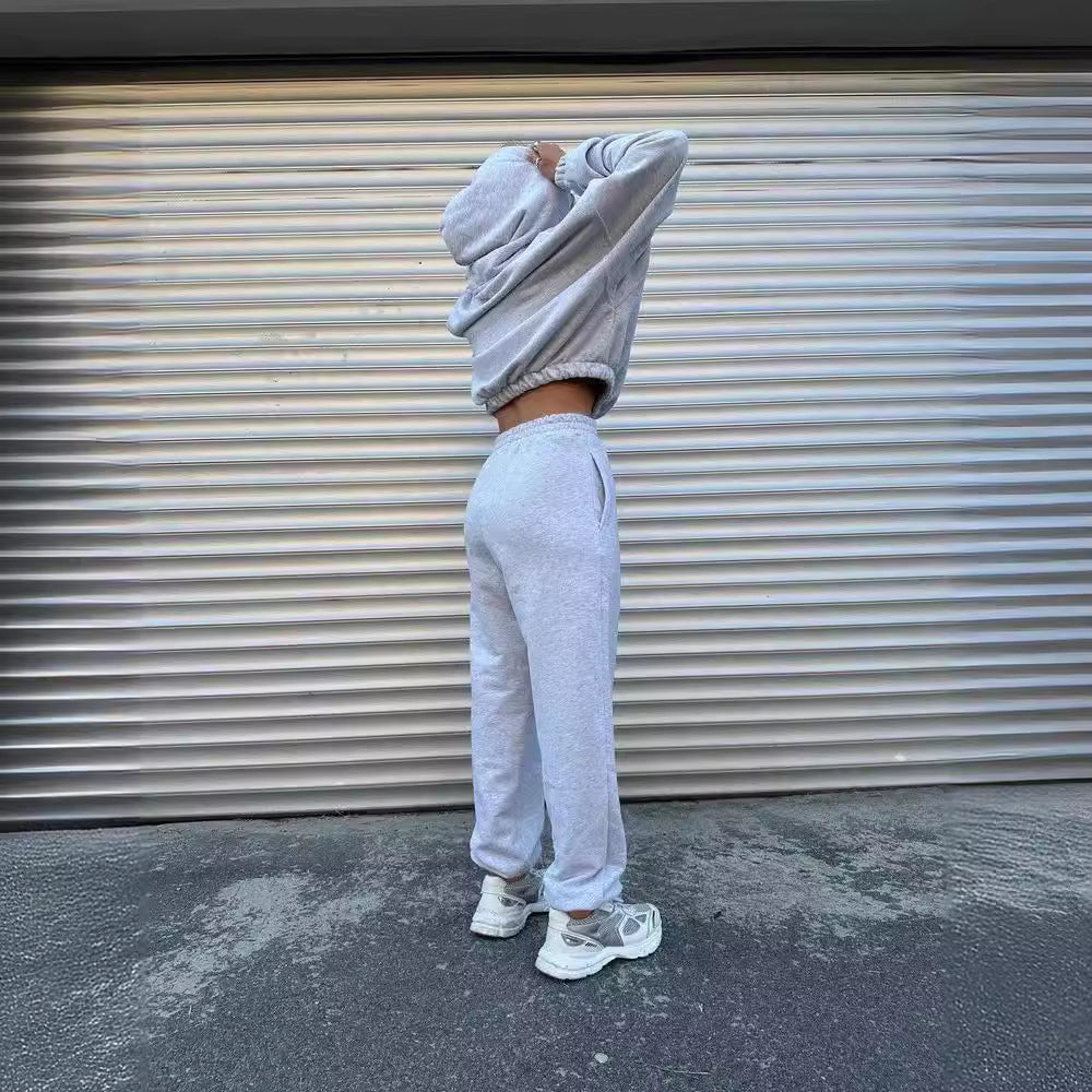 Casual hoodie for women with a cropped fit and elastic waistband Lune London