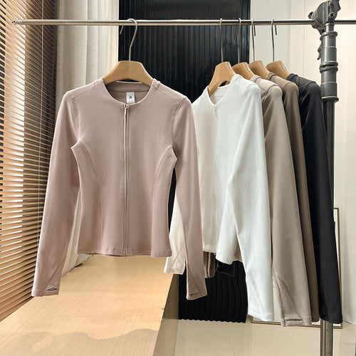 Veste sportive à manches longues pour femmes en matériau léger et respirant Chic & Stil
