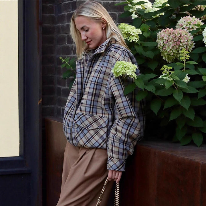 Women’s Oversized Check Coat in Boxy Cut with Zipper and Shoulder Flaps Amarae