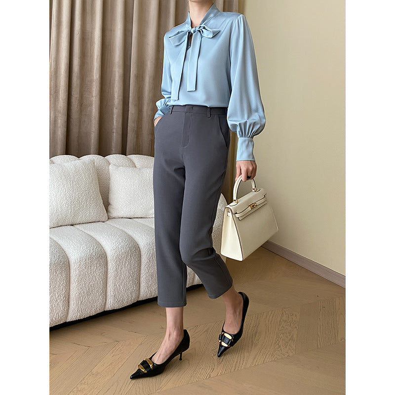 Women’s blouse with bow collar and casual puff sleeves Chic & Stil
