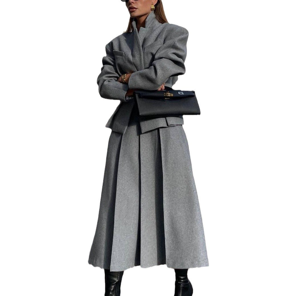 Elegant and modern outfit for women with fitted blazer and flared skirt Lune London