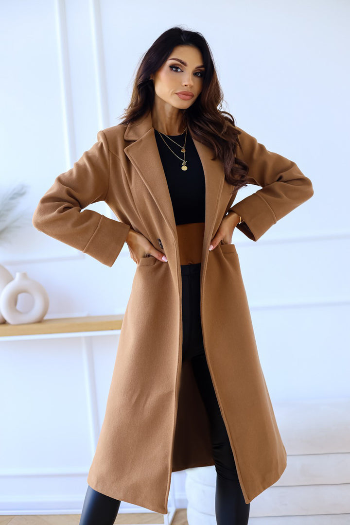 Timeless wool coat for women with an elegant lapel and practical pockets Lune London