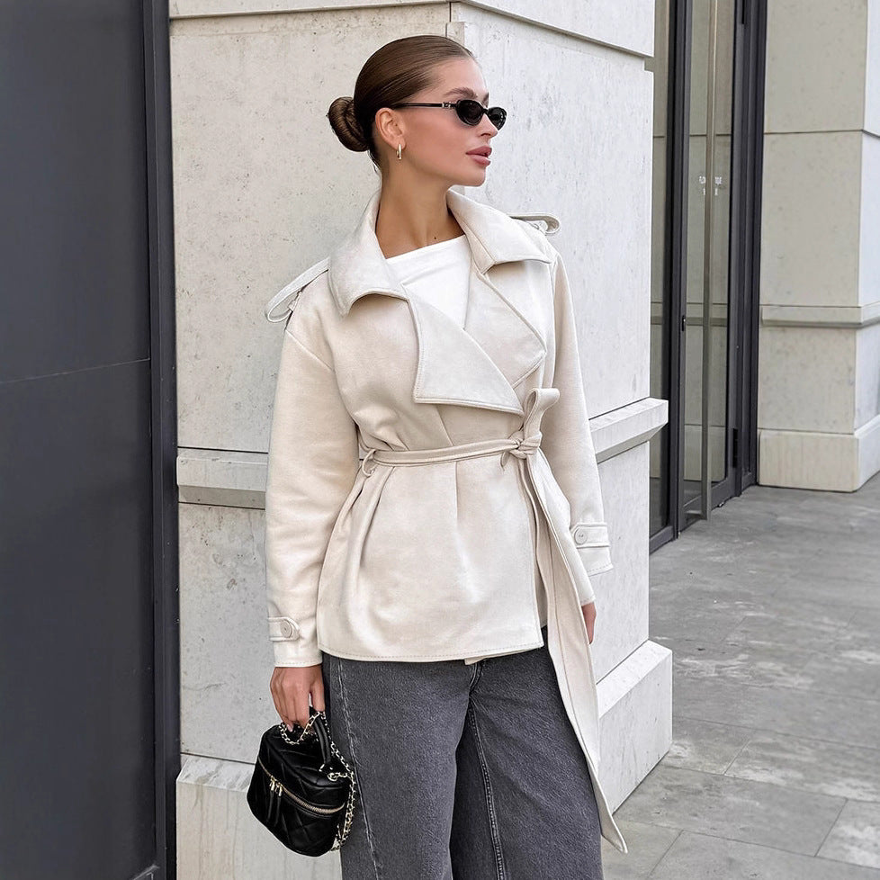 Elegant trench coat for women with removable belt and textured material Lune London