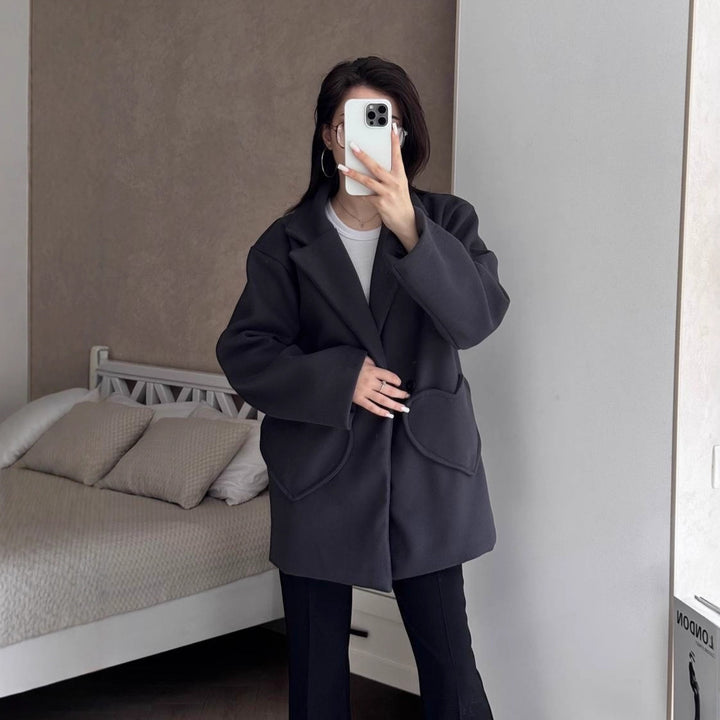 Fashion oversized coat for women with large pockets and chic lapels