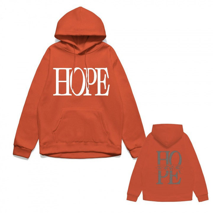 Women's hoodie with eye-catching lettering and conveniently designed kangaroo pocket Chic & Stil