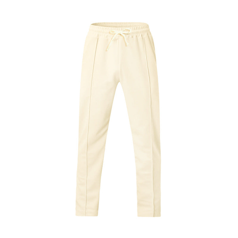 Sporty jogging pants for men with elastic waistband and practical side pockets Lune London