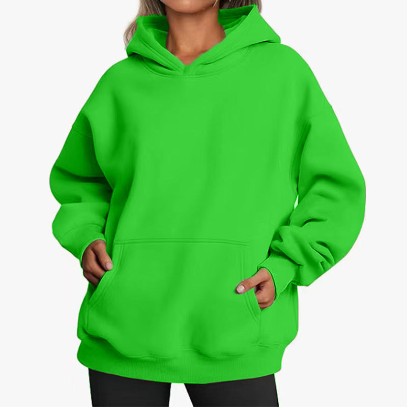 Women's oversized hoodie with practical kangaroo pockets and soft inner lining Chic & Stil