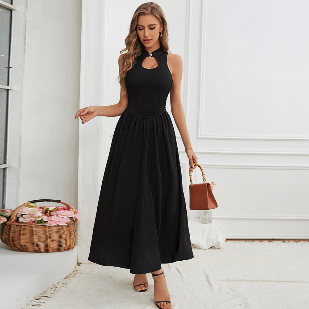 Robe maxi femme avec un col en forme de trou de serrure élégant et une jupe fluide Chic & Stil