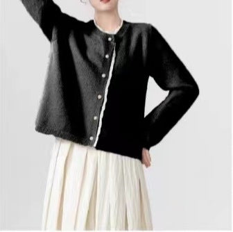 Cardigan femme avec dentelle et magnifiques boutons en perles Chic & Stil