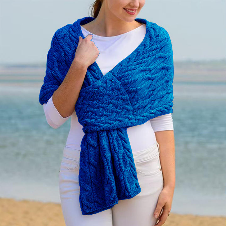 Knitted scarf for women with a modern cable pattern and versatile wearing comfort Lune London