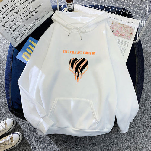 Women's hoodie with trendy heart design and comfortable fit Chic & Stil