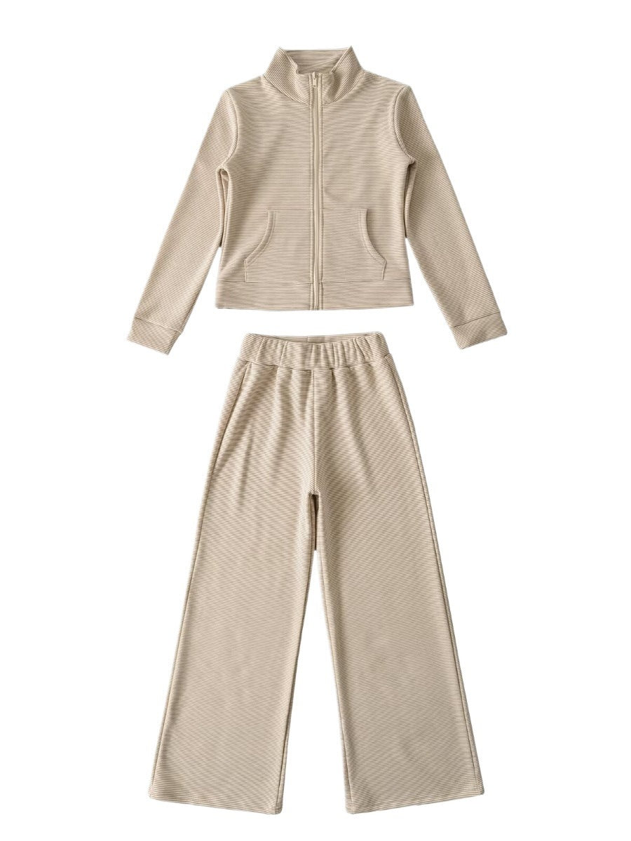 Women's sports set with high collar and wide pant waist Lune London