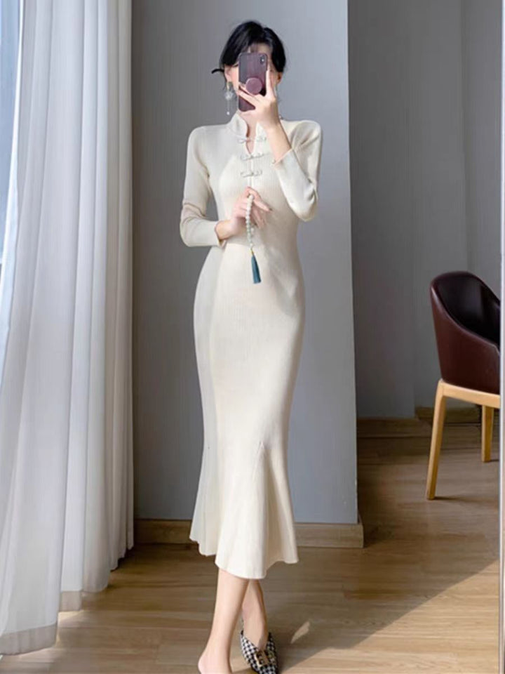 Robe en tricot élégante pour femmes avec col montant et boutons décoratifs Chic & Stil