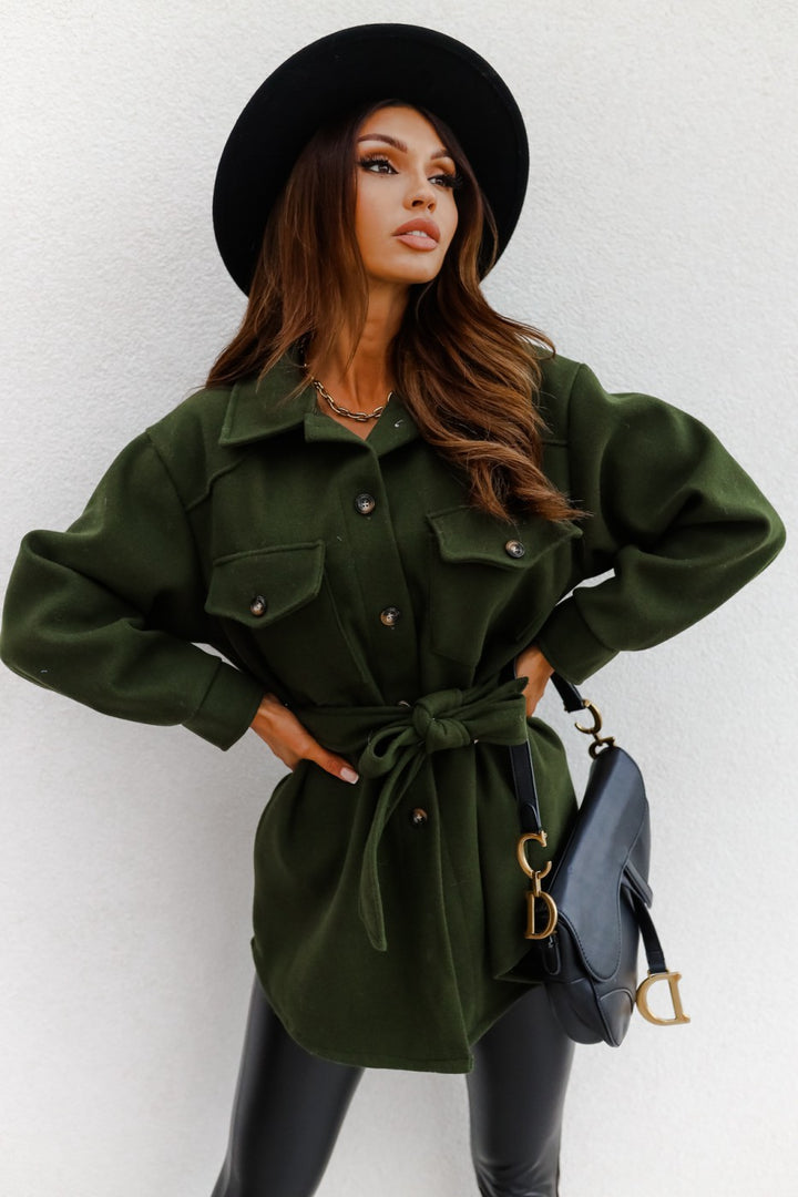 Veste utilitaire élégante pour femmes avec coupe cintrée et poches pratiques Chic & Stil