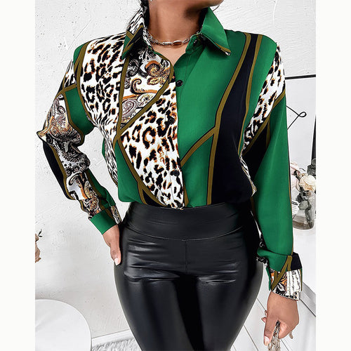 Women's blouse with elegant print, trendy collar and fitted cut Amarae