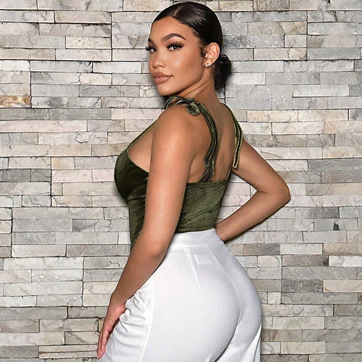 Top en velours élégant pour femmes avec décolleté en V profond et bretelles réglables Chic & Stil