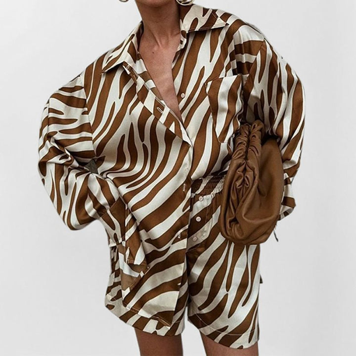 Leisure shirt for women with a stylish animal print and a relaxed cut Lune London