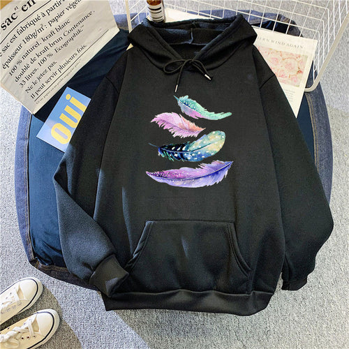 Women's hoodie with artistic feather motif Chic & Stil