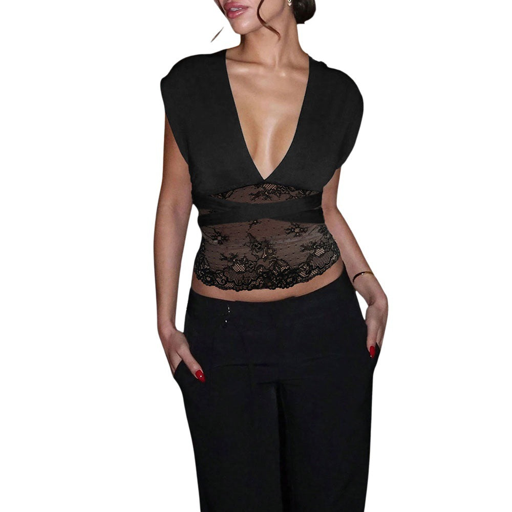 Top élégant femme avec décolleté en V profond et délicates détails en dentelle Chic & Stil