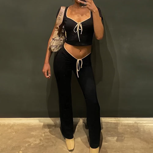 Ensemble de loisirs pour femmes en deux pièces avec volants et liens décoratifs Chic & Stil