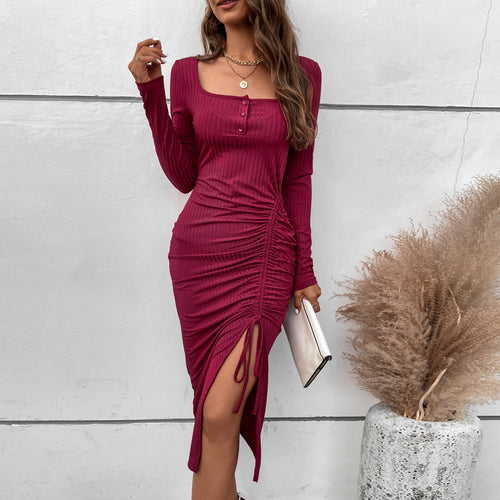 Robe portefeuille pour femmes avec des détails de volants élégants et une fente sur le côté Chic & Stil