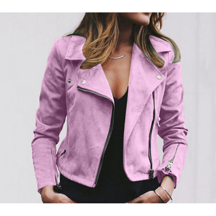 Veste de biker pour femmes avec une coupe moderne et un matériau extérieur lisse Chic & Stil